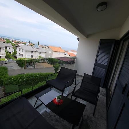 Apartmani M&L I M&J Malinska Extérieur photo