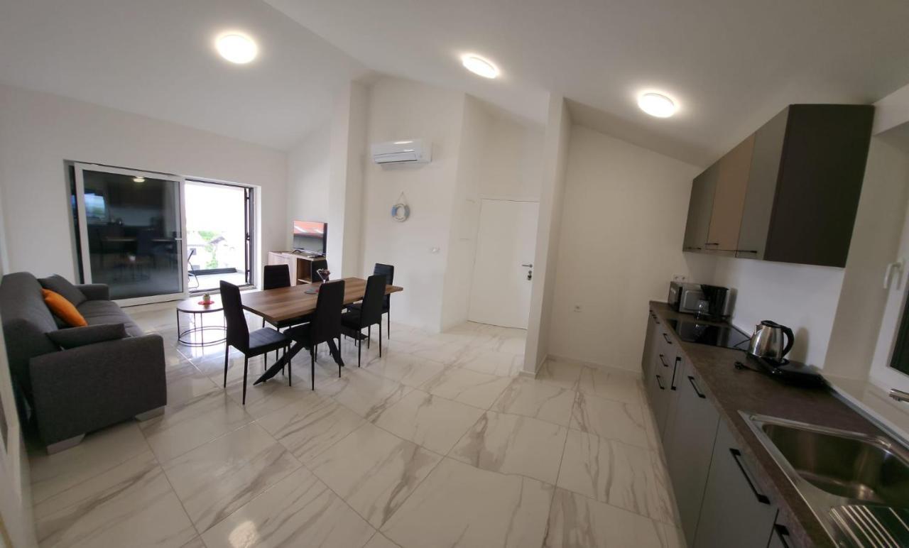 Apartmani M&L I M&J Malinska Extérieur photo