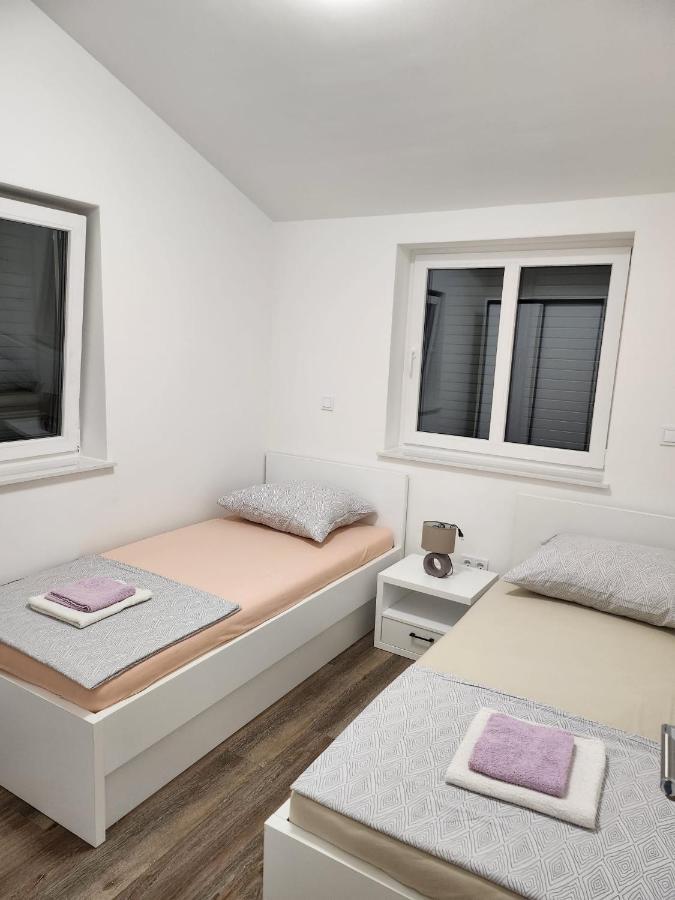Apartmani M&L I M&J Malinska Extérieur photo
