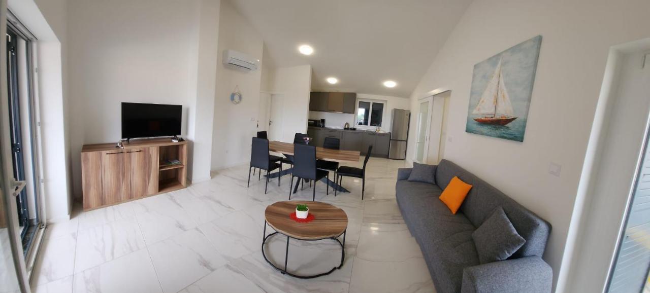 Apartmani M&L I M&J Malinska Extérieur photo