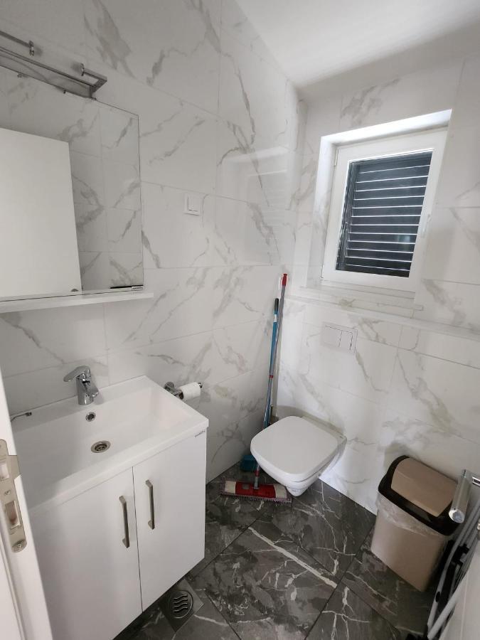Apartmani M&L I M&J Malinska Extérieur photo