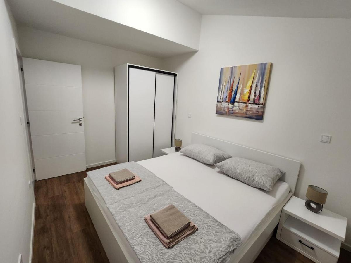 Apartmani M&L I M&J Malinska Extérieur photo